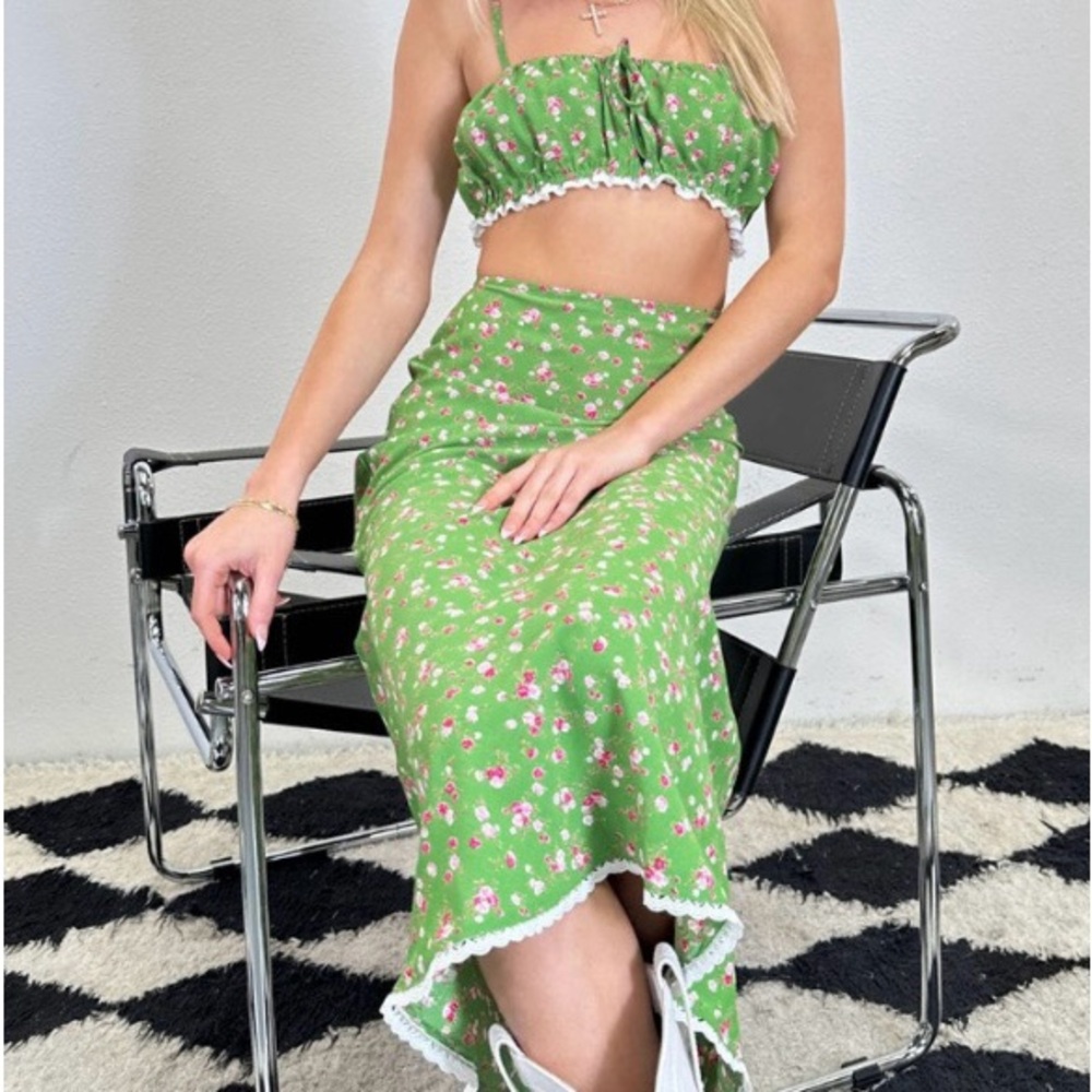 isalis Melody set in Green Floral